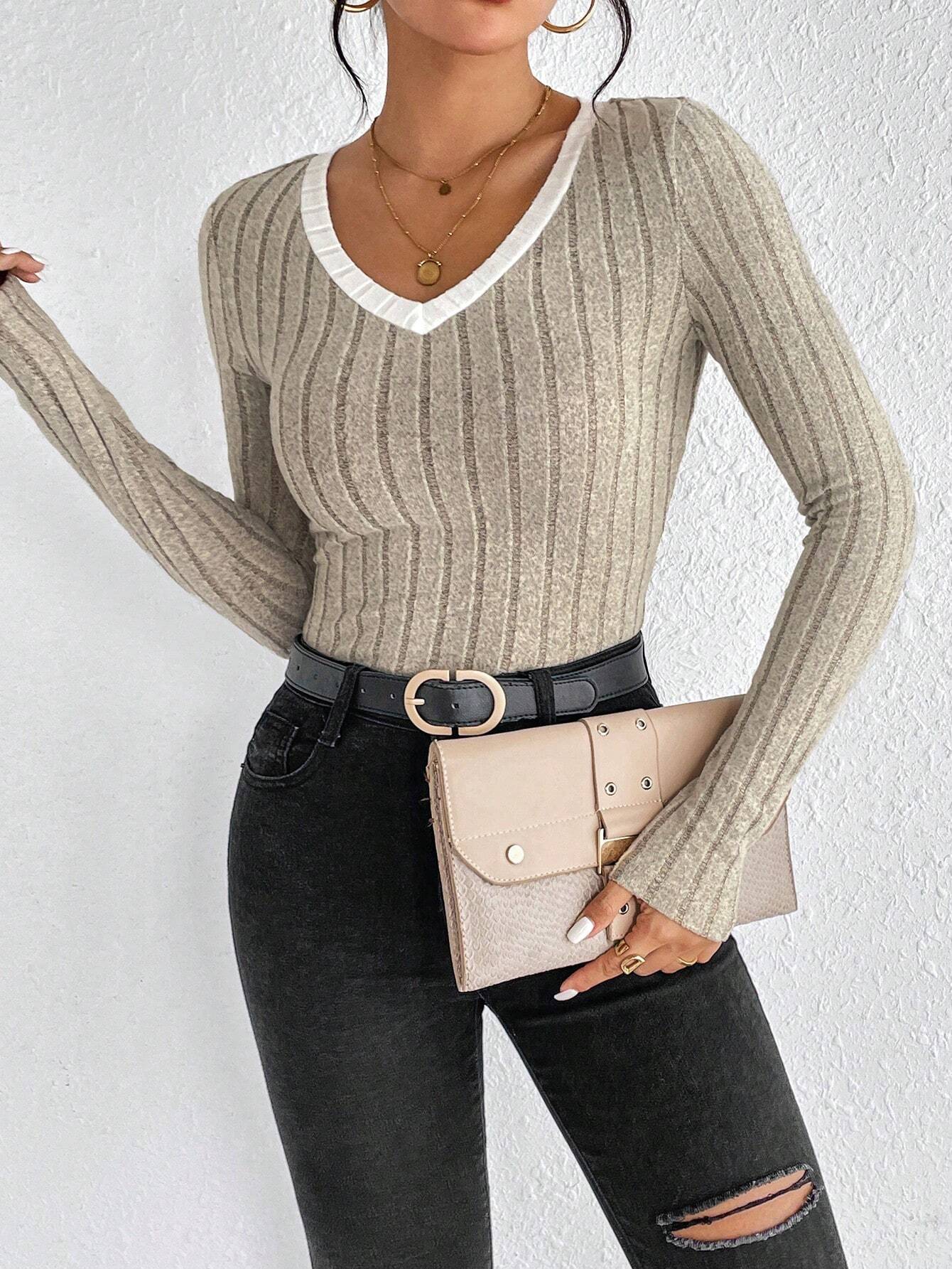 SHEIN Frenchy Contrast Trim V Neck Tee