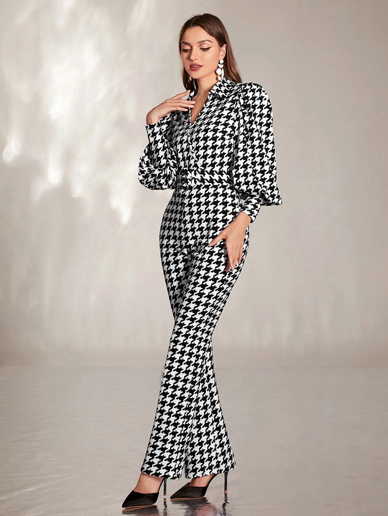 SHEIN Modely Houndstooth Lantern Sleeve Flare Leg Jumpsuit